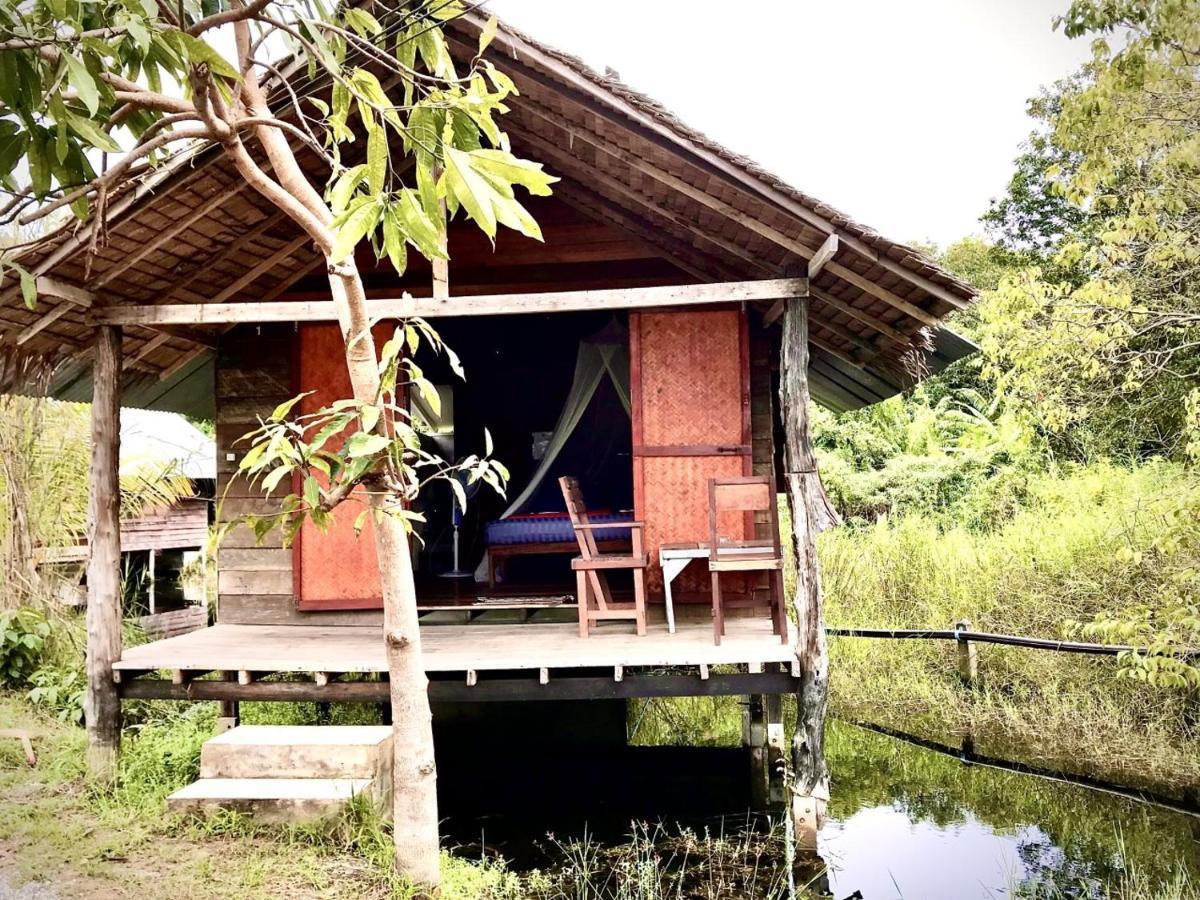 Hotel Frog Garden Hut Koh Phayam Exterior foto